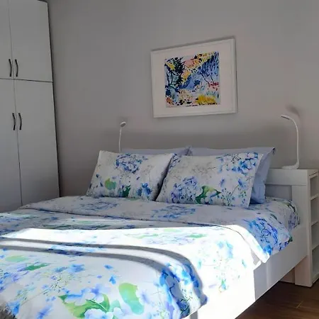 Nuci's Place 2, Sunny With Balcony Near Blloku * Tirana