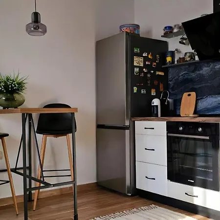 Nuci'S Place 2 Sunny Apartment With Balcony 15 Min From Bllok