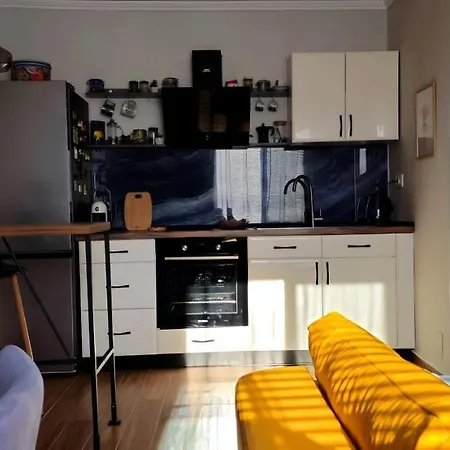Апартаменты Nuci'S Place 2 Sunny Apartment With Balcony 15 Min From Bllok Тирана