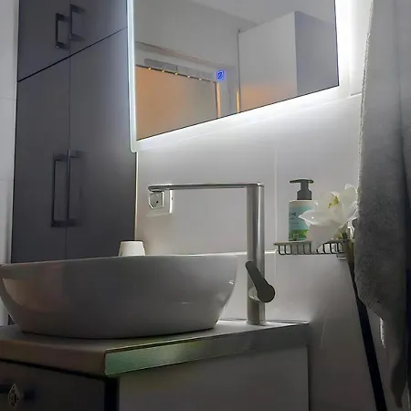 Nuci'S Place 2 Sunny Apartment With Balcony 15 Min From Bllok